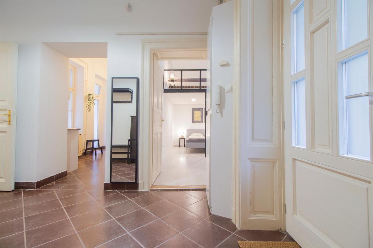 Industrial Double Loft Apartment Budapest Esterno foto